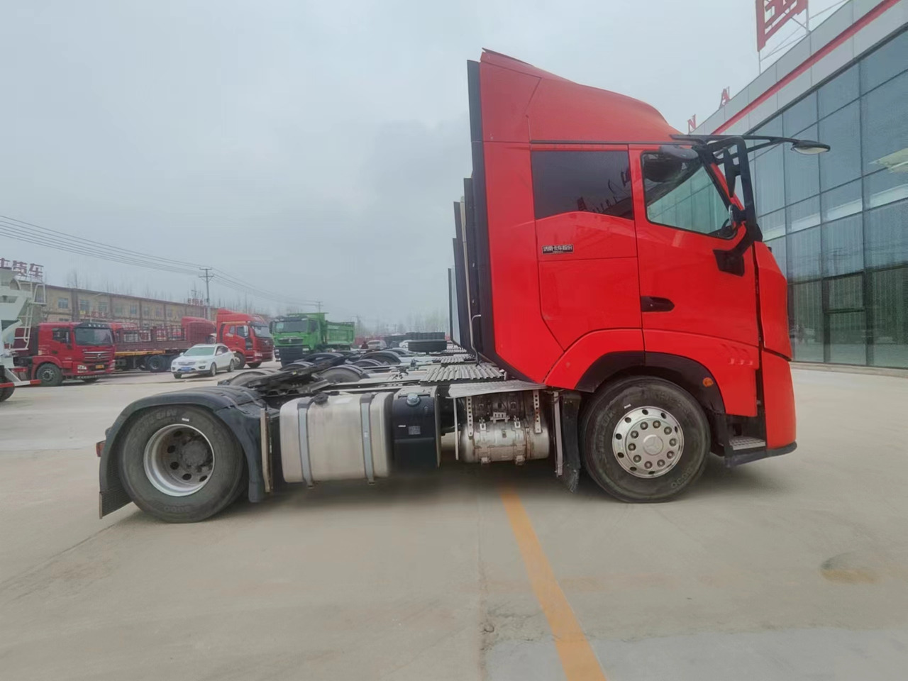 Y1253 Huanghe X7 4X2 Automatic Tractor Unit - Тягач: фото 3 Y1253 Huanghe X7 4X2 Automatic Tractor Unit - Тягач: фото 3