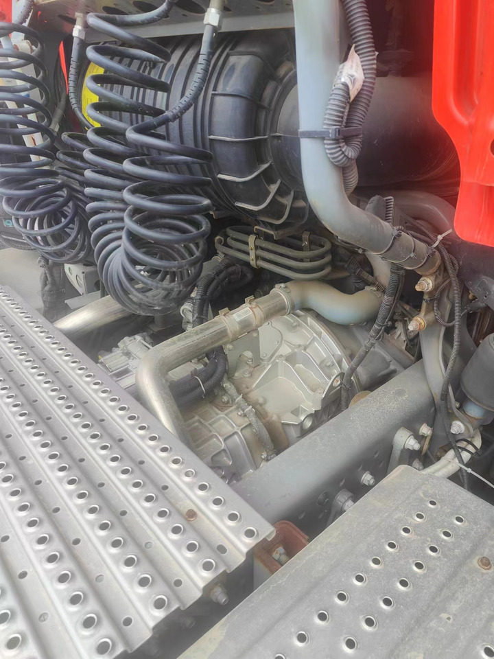 Y1253 Huanghe X7 4X2 Automatic Tractor Unit - Тягач: фото 4 Y1253 Huanghe X7 4X2 Automatic Tractor Unit - Тягач: фото 4