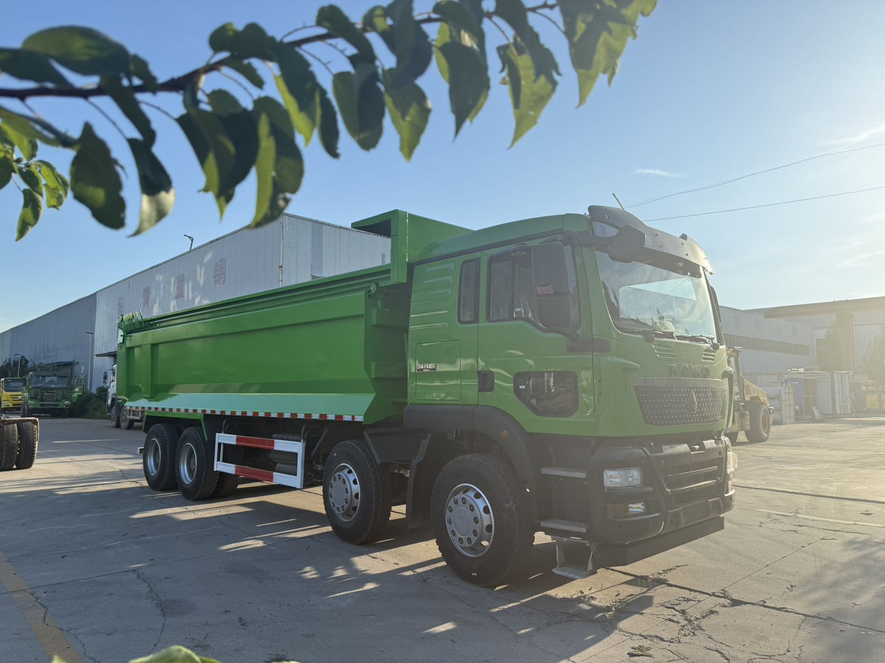 HOWO 8*4 TX Dump Truck Click for Discount - Вантажівка: фото 3 HOWO 8*4 TX Dump Truck Click for Discount - Вантажівка: фото 3
