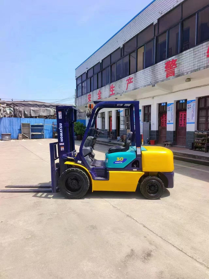 KOMATSU Forklift FD30 Click for Discount - Вантажно-розвантажувальна техніка: фото 3 KOMATSU Forklift FD30 Click for Discount - Вантажно-розвантажувальна техніка: фото 3