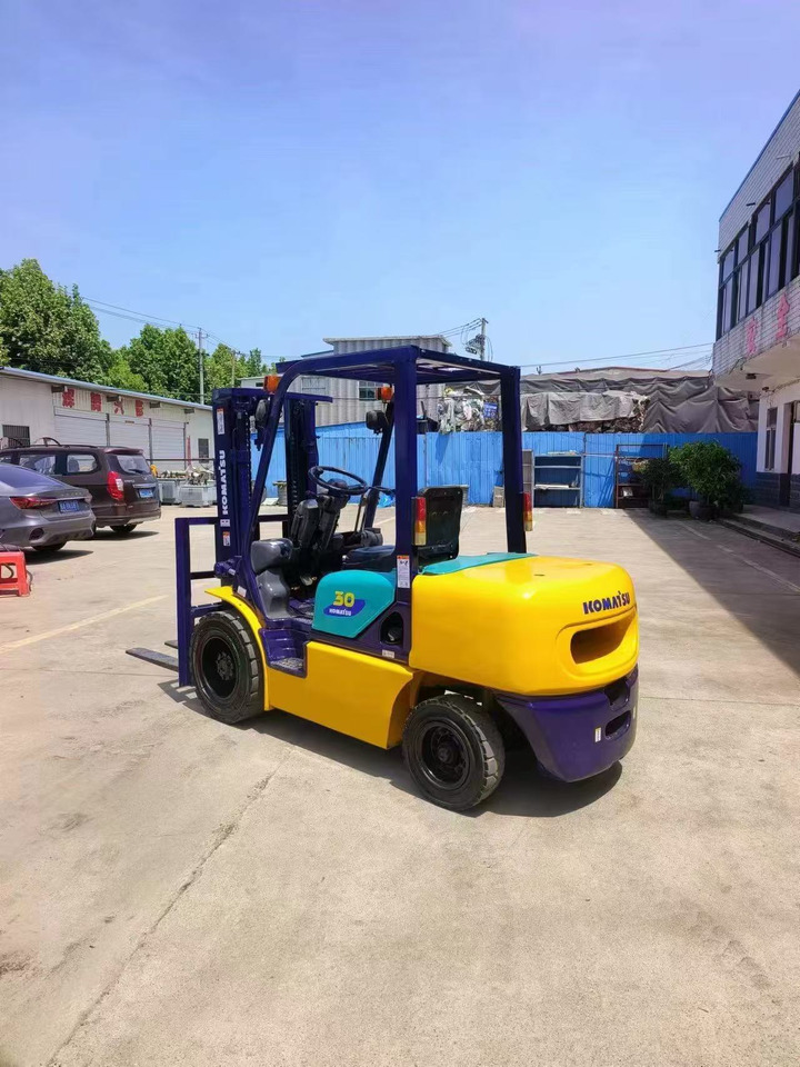 KOMATSU Forklift FD30 Click for Discount - Вантажно-розвантажувальна техніка: фото 2 KOMATSU Forklift FD30 Click for Discount - Вантажно-розвантажувальна техніка: фото 2