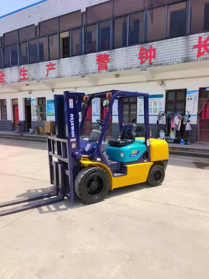 KOMATSU Forklift FD30 Click for Discount - Вантажно-розвантажувальна техніка: фото 4 KOMATSU Forklift FD30 Click for Discount - Вантажно-розвантажувальна техніка: фото 4