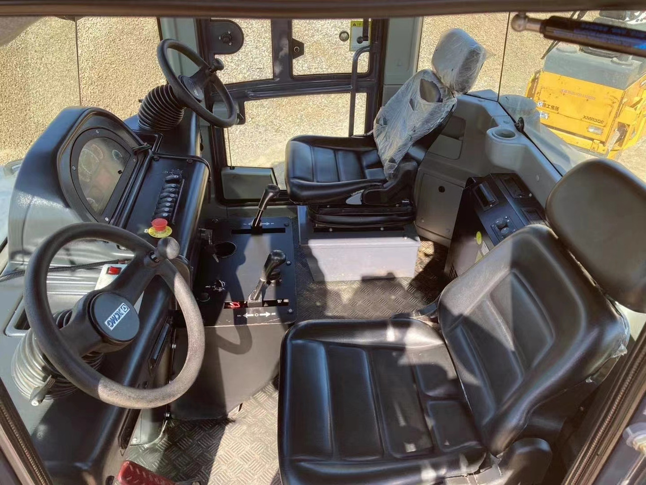 XCMG Roller XP303KS Click for Discount - Каток: фото 1 XCMG Roller XP303KS Click for Discount - Каток: фото 1