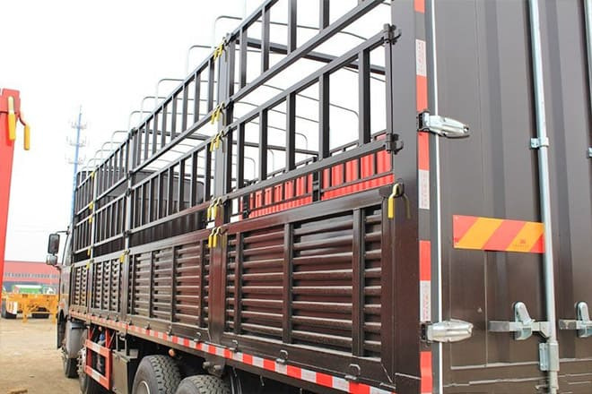 FAW FAW J6P Livestock Truck for Sale in Uganda - Для перевезення худоби вантажівка: фото 4 FAW FAW J6P Livestock Truck for Sale in Uganda - Для перевезення худоби вантажівка: фото 4