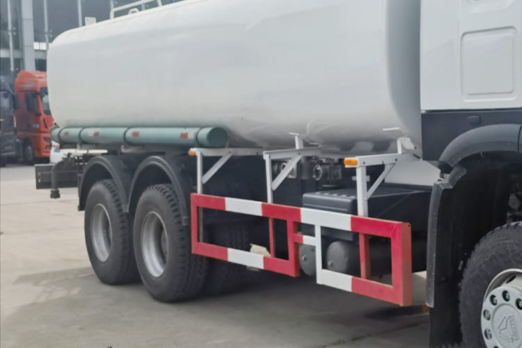 Howo Howo Water Tank Truck for Sale in Zambia - Вантажівка цистерна: фото 5 Howo Howo Water Tank Truck for Sale in Zambia - Вантажівка цистерна: фото 5