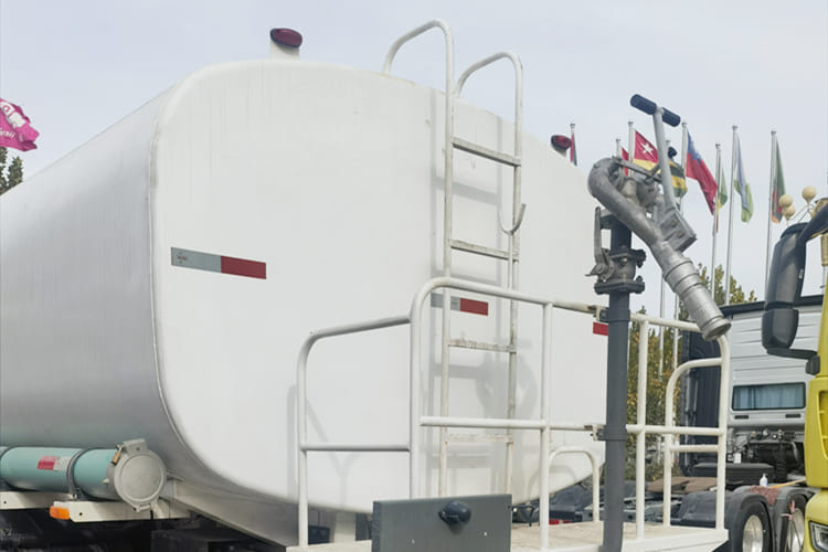 Howo Howo Water Tank Truck for Sale in Zambia - Вантажівка цистерна: фото 3 Howo Howo Water Tank Truck for Sale in Zambia - Вантажівка цистерна: фото 3