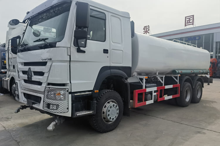 Howo Howo Water Tank Truck for Sale in Zambia - Вантажівка цистерна: фото 1 Howo Howo Water Tank Truck for Sale in Zambia - Вантажівка цистерна: фото 1