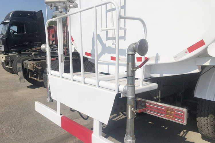 Howo Water Tanker Truck for Sale in Guyana - Вантажівка цистерна: фото 4 Howo Water Tanker Truck for Sale in Guyana - Вантажівка цистерна: фото 4