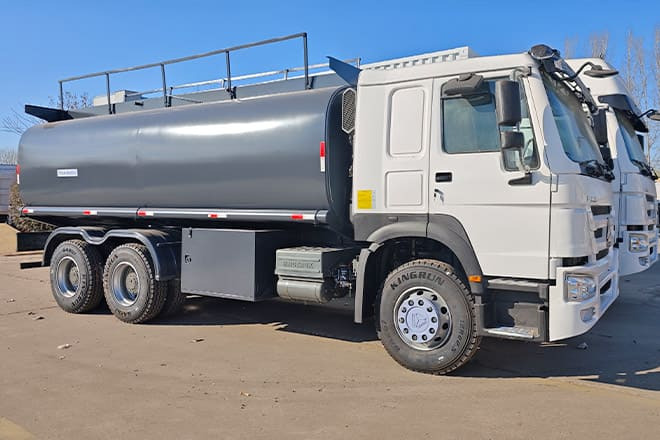 SINOTRUK 2025 New Howo Oil Tanker Trucks for Sale in Congo - Вантажівка цистерна: фото 2 SINOTRUK 2025 New Howo Oil Tanker Trucks for Sale in Congo - Вантажівка цистерна: фото 2