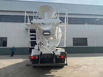 SINOTRUK Cement Mixer Truck for Sale in Zambia - Автобетонозмішувач: фото 4 SINOTRUK Cement Mixer Truck for Sale in Zambia - Автобетонозмішувач: фото 4