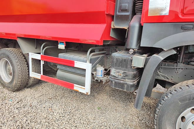 SINOTRUK Howo 371 10 Wheeler Used Dump Trucks for Sale in Congo - Самоскид вантажівка: фото 5 SINOTRUK Howo 371 10 Wheeler Used Dump Trucks for Sale in Congo - Самоскид вантажівка: фото 5