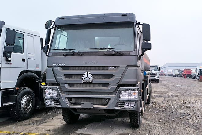 SINOTRUK Howo 6x4 380 Oil Truck for Sale in Mali - Вантажівка цистерна: фото 2 SINOTRUK Howo 6x4 380 Oil Truck for Sale in Mali - Вантажівка цистерна: фото 2