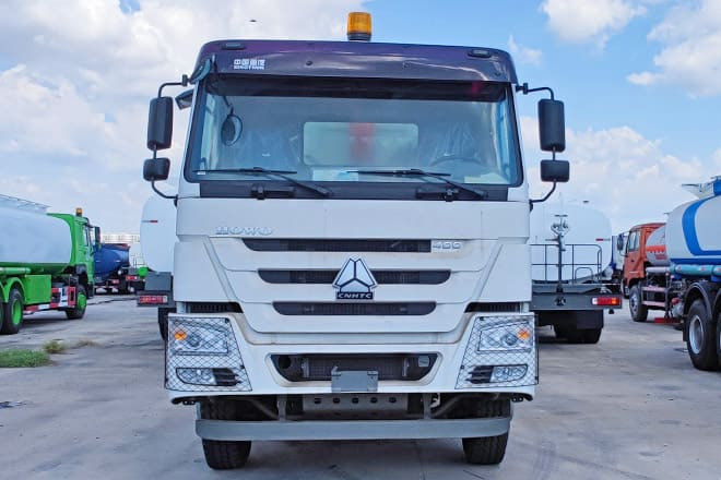 SINOTRUK Howo 8x4 Tipper Truck for Sale in Guinea - Самоскид вантажівка: фото 2 SINOTRUK Howo 8x4 Tipper Truck for Sale in Guinea - Самоскид вантажівка: фото 2