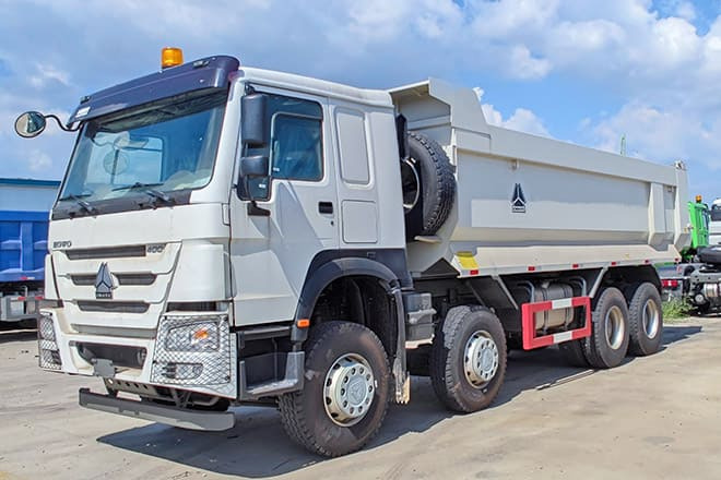 SINOTRUK Howo 8x4 Tipper Truck for Sale in Guinea - Самоскид вантажівка: фото 1 SINOTRUK Howo 8x4 Tipper Truck for Sale in Guinea - Самоскид вантажівка: фото 1
