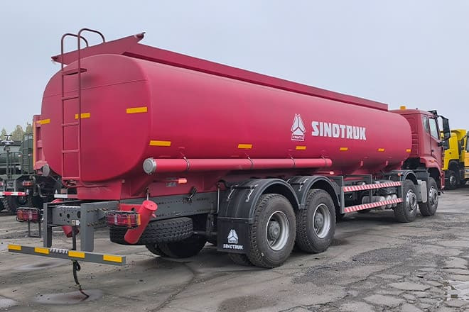 SINOTRUK Howo NX380 Diesel Tanker Truck for Sale in Tanzania - Вантажівка цистерна: фото 2 SINOTRUK Howo NX380 Diesel Tanker Truck for Sale in Tanzania - Вантажівка цистерна: фото 2