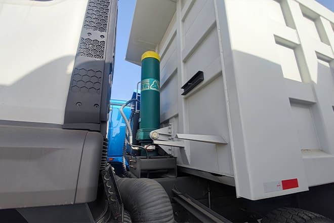 SINOTRUK Sino Howo 8x4 Dump truck for Sale in Senegal - Самоскид вантажівка: фото 2 SINOTRUK Sino Howo 8x4 Dump truck for Sale in Senegal - Самоскид вантажівка: фото 2