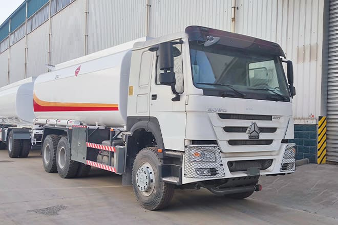 SINOTRUK Sinotruk Howo Fuel Tanker Truck Price for Sale in Ghana - Вантажівка цистерна: фото 4 SINOTRUK Sinotruk Howo Fuel Tanker Truck Price for Sale in Ghana - Вантажівка цистерна: фото 4
