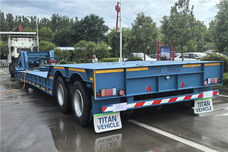 TITAN 2 Axle 80 Ton Detachable Gooseneck Trailer for Sale In Nigeria - Низькорамна платформа напівпричіп: фото 2 TITAN 2 Axle 80 Ton Detachable Gooseneck Trailer for Sale In Nigeria - Низькорамна платформа напівпричіп: фото 2