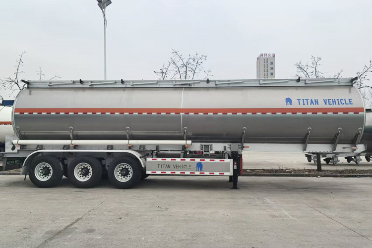 TITAN 3 Axle 42000liter Aluminum Tanker Trailer for Sale in Mali - Напівпричіп цистерна: фото 1 TITAN 3 Axle 42000liter Aluminum Tanker Trailer for Sale in Mali - Напівпричіп цистерна: фото 1