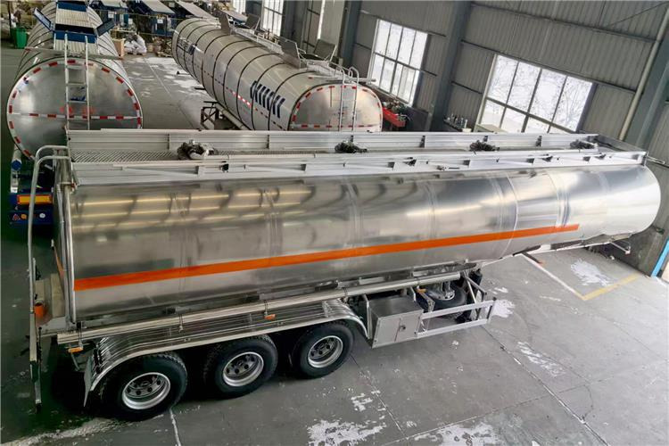 TITAN 3 Axle 45000 L Aluminum Tanker Trailer for Sale In Zimbabwe - Напівпричіп цистерна: фото 2 TITAN 3 Axle 45000 L Aluminum Tanker Trailer for Sale In Zimbabwe - Напівпричіп цистерна: фото 2