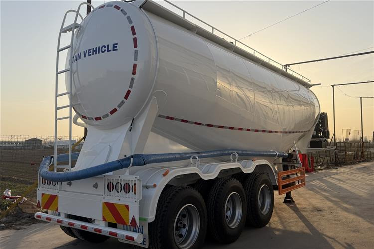 TITAN 3 Axle 50 Ton Dry Bulker Cement Tanker Trailer for Sale In Saudi Arabia - Напівпричіп цистерна для сипучих вантажів: фото 2 TITAN 3 Axle 50 Ton Dry Bulker Cement Tanker Trailer for Sale In Saudi Arabia - Напівпричіп цистерна для сипучих вантажів: фото 2