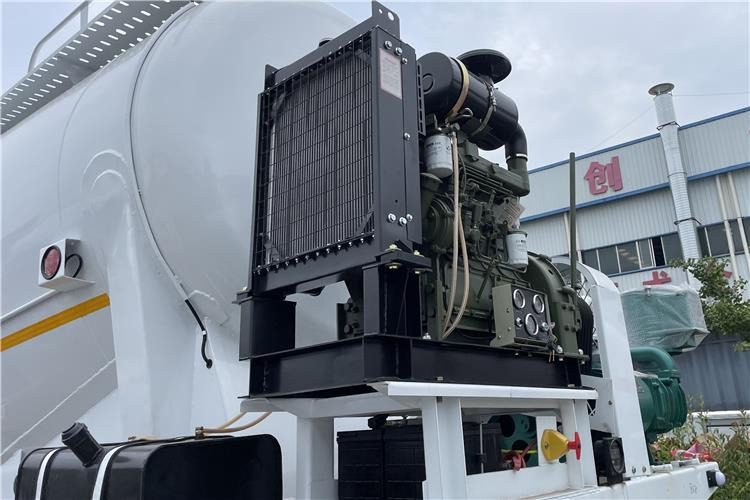 TITAN 3 Axle Dry Bulker Cement Tanker Trailer for Sale In Saudi Arabia - Напівпричіп цистерна для сипучих вантажів: фото 2 TITAN 3 Axle Dry Bulker Cement Tanker Trailer for Sale In Saudi Arabia - Напівпричіп цистерна для сипучих вантажів: фото 2