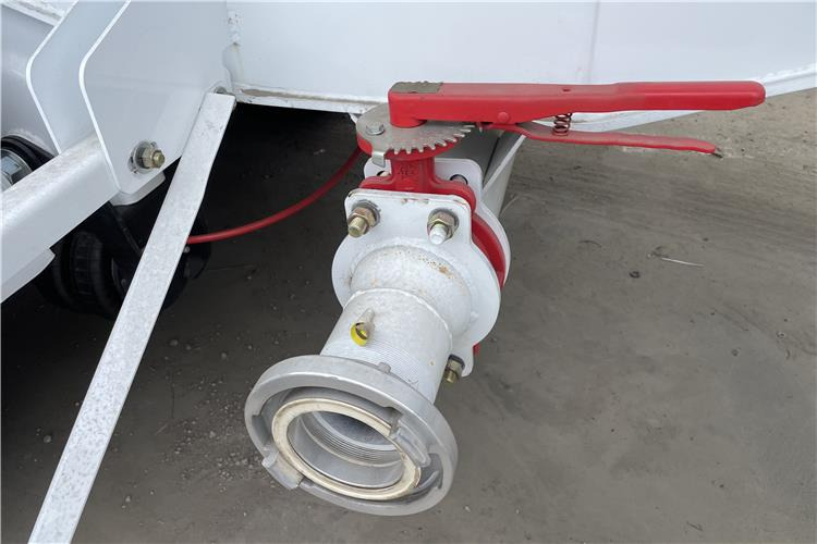 TITAN 3 Axle Dry Bulker Cement Tanker Trailer for Sale In Saudi Arabia - Напівпричіп цистерна для сипучих вантажів: фото 5 TITAN 3 Axle Dry Bulker Cement Tanker Trailer for Sale In Saudi Arabia - Напівпричіп цистерна для сипучих вантажів: фото 5