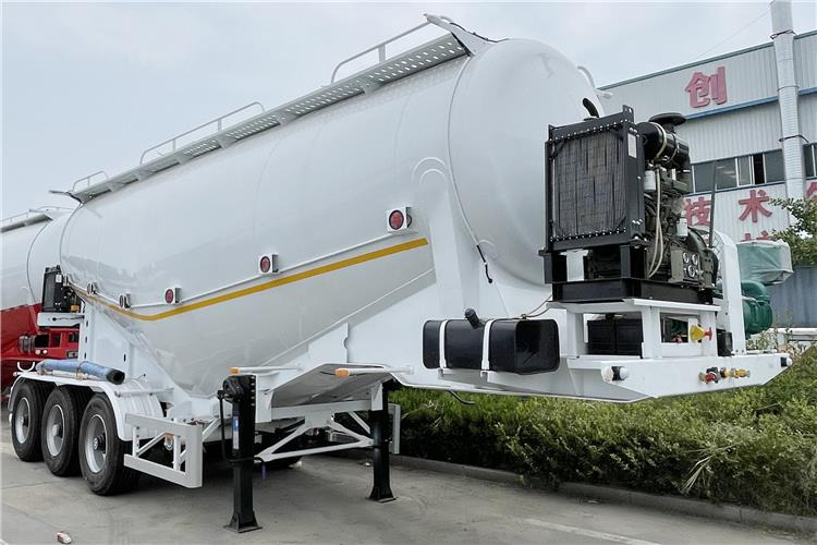 TITAN 3 Axle Dry Bulker Cement Tanker Trailer for Sale In Saudi Arabia - Напівпричіп цистерна для сипучих вантажів: фото 1 TITAN 3 Axle Dry Bulker Cement Tanker Trailer for Sale In Saudi Arabia - Напівпричіп цистерна для сипучих вантажів: фото 1