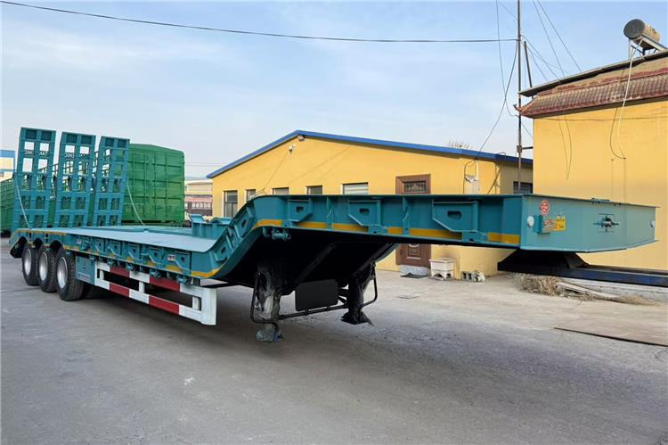 TITAN 3 Axle Low Bed Truck Price In Ghana - Низькорамна платформа напівпричіп: фото 3 TITAN 3 Axle Low Bed Truck Price In Ghana - Низькорамна платформа напівпричіп: фото 3
