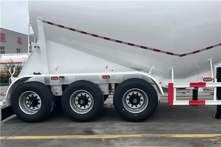 TITAN 30cbm Dry Bulker Cement Tanker Trailer with Air Suspension for Sale In Zambia - Напівпричіп цистерна для сипучих вантажів: фото 3 TITAN 30cbm Dry Bulker Cement Tanker Trailer with Air Suspension for Sale In Zambia - Напівпричіп цистерна для сипучих вантажів: фото 3