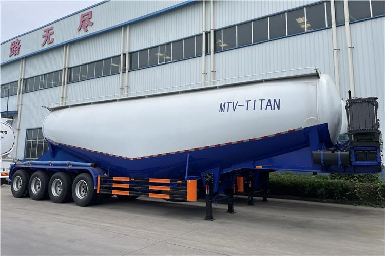 TITAN 4 Axle 60 Ton Bulker Cement Tanker Trailer for Sale In United Arab Emirates - Напівпричіп цистерна для сипучих вантажів: фото 1 TITAN 4 Axle 60 Ton Bulker Cement Tanker Trailer for Sale In United Arab Emirates - Напівпричіп цистерна для сипучих вантажів: фото 1