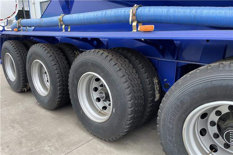 TITAN 4 Axle 60 Ton Bulker Cement Tanker Trailer for Sale In United Arab Emirates - Напівпричіп цистерна для сипучих вантажів: фото 5 TITAN 4 Axle 60 Ton Bulker Cement Tanker Trailer for Sale In United Arab Emirates - Напівпричіп цистерна для сипучих вантажів: фото 5