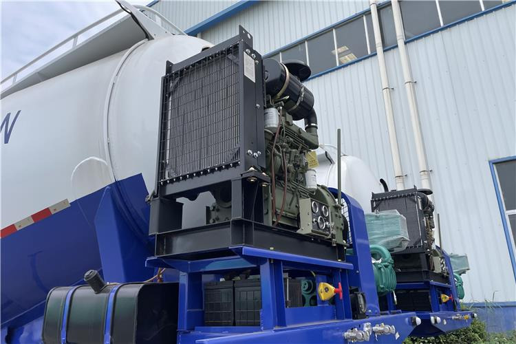 TITAN 4 Axle 60 Ton Bulker Cement Tanker Trailer for Sale In United Arab Emirates - Напівпричіп цистерна для сипучих вантажів: фото 3 TITAN 4 Axle 60 Ton Bulker Cement Tanker Trailer for Sale In United Arab Emirates - Напівпричіп цистерна для сипучих вантажів: фото 3