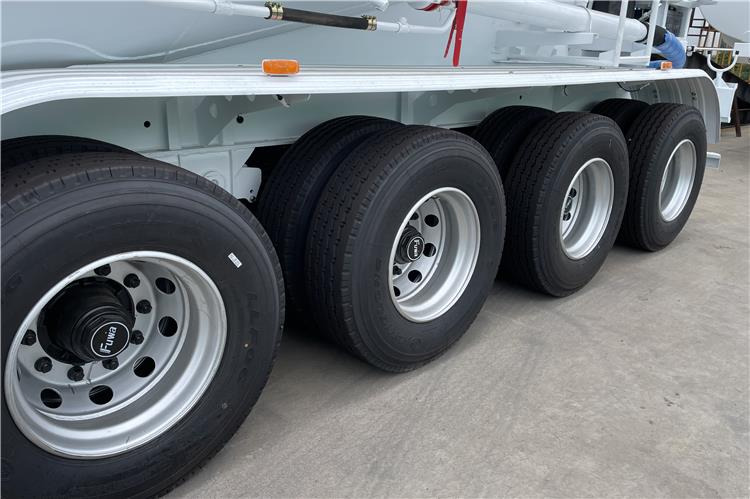 TITAN 4 Axle Bulker Cement Tanker Trailer for Sale In Zambia - Напівпричіп цистерна для сипучих вантажів: фото 5 TITAN 4 Axle Bulker Cement Tanker Trailer for Sale In Zambia - Напівпричіп цистерна для сипучих вантажів: фото 5