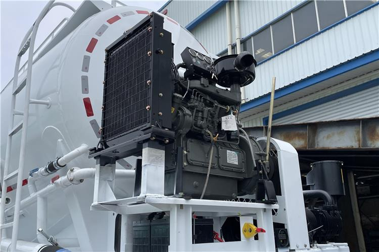 TITAN 4 Axle Bulker Cement Tanker Trailer for Sale In Zambia - Напівпричіп цистерна для сипучих вантажів: фото 2 TITAN 4 Axle Bulker Cement Tanker Trailer for Sale In Zambia - Напівпричіп цистерна для сипучих вантажів: фото 2