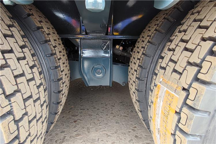 TITAN 4 Axle Low Loader Trailer for Sale In Jamaica - Низькорамна платформа напівпричіп: фото 5 TITAN 4 Axle Low Loader Trailer for Sale In Jamaica - Низькорамна платформа напівпричіп: фото 5