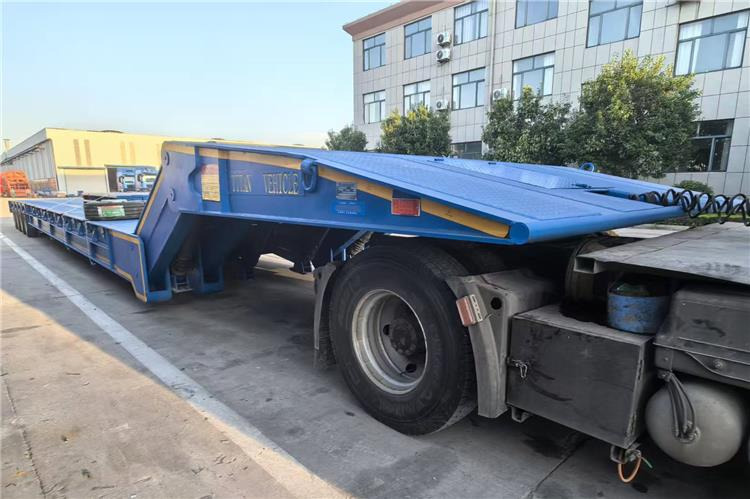TITAN 4 Line 8 Axle Folding Gooseneck Trailer for Sale In Sudan - Низькорамна платформа напівпричіп: фото 2 TITAN 4 Line 8 Axle Folding Gooseneck Trailer for Sale In Sudan - Низькорамна платформа напівпричіп: фото 2