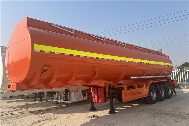 TITAN 45000 Liters Fuel Oil Diesel Tanker Trailer for Sale In Saudi Arabia - Напівпричіп цистерна: фото 1 TITAN 45000 Liters Fuel Oil Diesel Tanker Trailer for Sale In Saudi Arabia - Напівпричіп цистерна: фото 1