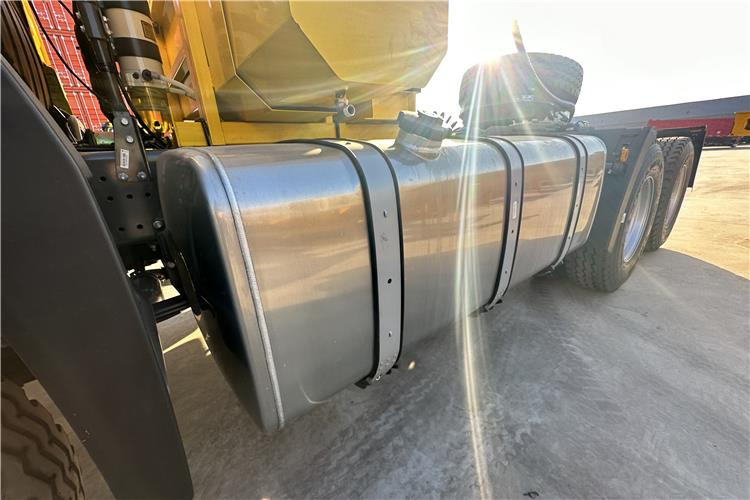 SINOTRUK Howo New Model 371 HP Truck Head for Sale In Zambia - Тягач: фото 3 SINOTRUK Howo New Model 371 HP Truck Head for Sale In Zambia - Тягач: фото 3