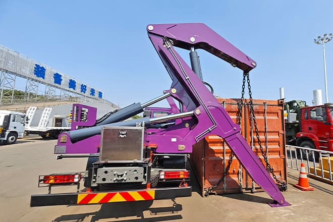 XCMG 37 Ton Container Side Lifter Truck for Sale in Kiribati - Контейнеровоз/ Змінний кузов вантажівка: фото 3 XCMG 37 Ton Container Side Lifter Truck for Sale in Kiribati - Контейнеровоз/ Змінний кузов вантажівка: фото 3