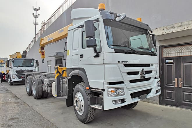 XCMG Truck Mounted Crane with Hydraulic Boom Capacity for Sale in Kenya - Вантажівка з маніпулятором: фото 2 XCMG Truck Mounted Crane with Hydraulic Boom Capacity for Sale in Kenya - Вантажівка з маніпулятором: фото 2