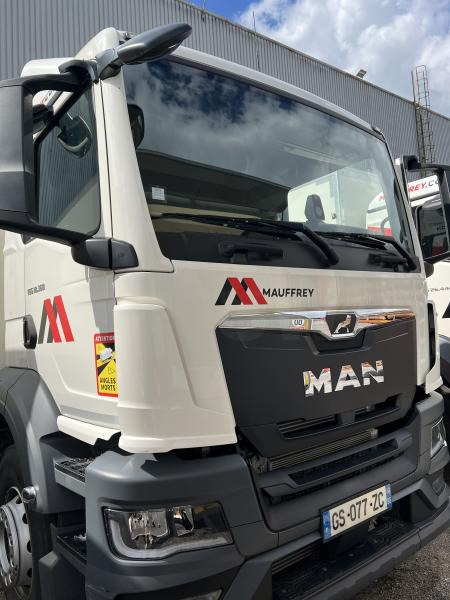 MAN TGS 18.360 - Вантажівка з закритим кузовом: фото 1 MAN TGS 18.360 - Вантажівка з закритим кузовом: фото 1