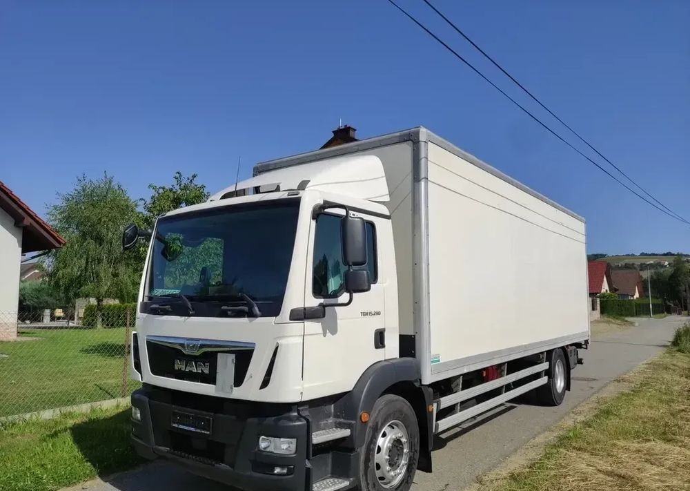 MAN TGM 15.290 kontener , winda - Вантажівка з закритим кузовом: фото 2 MAN TGM 15.290 kontener , winda - Вантажівка з закритим кузовом: фото 2