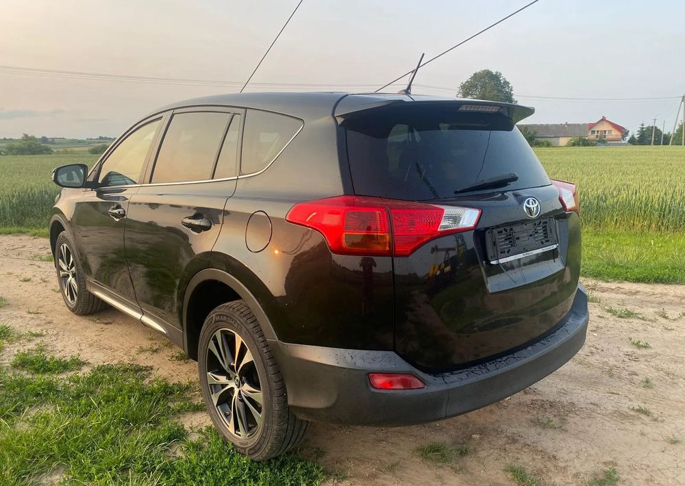 Toyota RAV4 2.0 D-4D 4x4 - Позашляховик: фото 4 Toyota RAV4 2.0 D-4D 4x4 - Позашляховик: фото 4