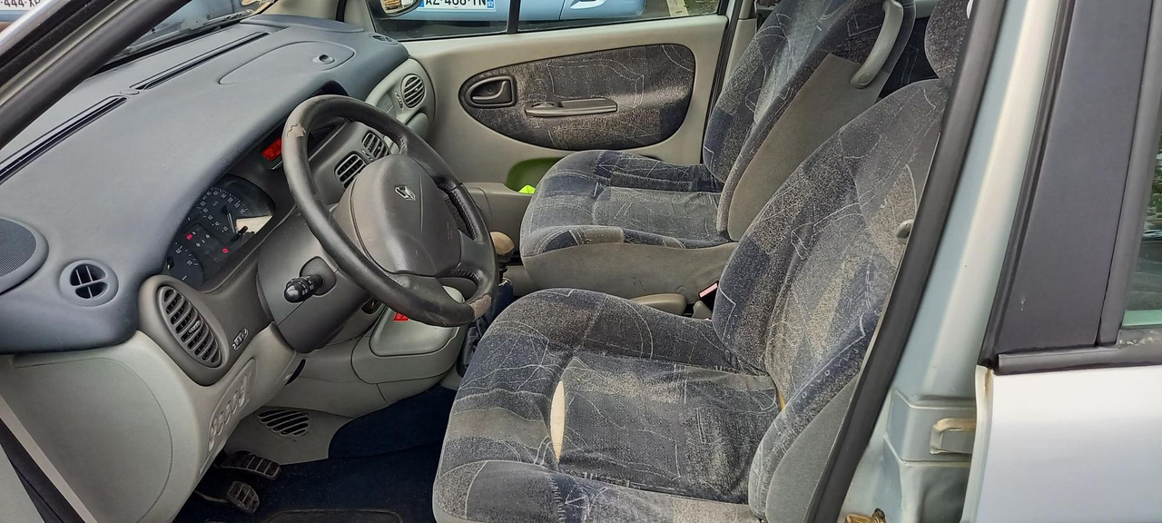 MEGANE ESSENCE (241) - Легковий автомобіль: фото 4 MEGANE ESSENCE (241) - Легковий автомобіль: фото 4