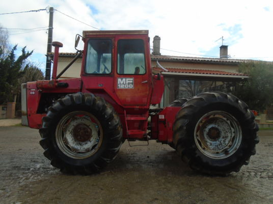 Massey Ferguson 1200 - Трактор: фото 1 Massey Ferguson 1200 - Трактор: фото 1
