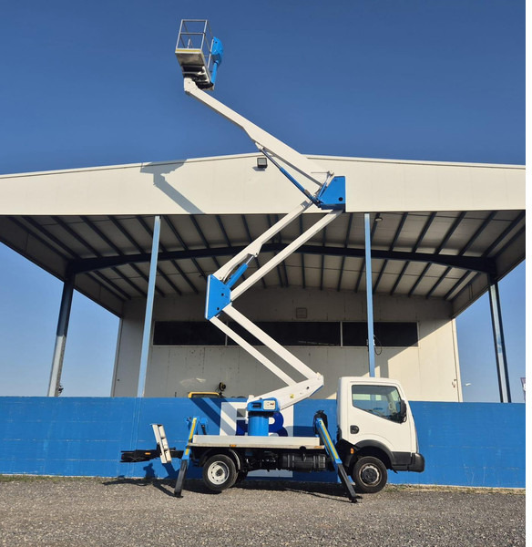 Usado SOCAGE DA320 sobre NISSAN CABSTAR 35.12 - Підйомник: фото 4 Usado SOCAGE DA320 sobre NISSAN CABSTAR 35.12 - Підйомник: фото 4