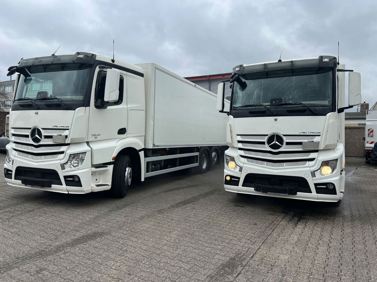 Mercedes-Benz Actros 2543 LBW Voll-Luft-Gefed-Lang Kof - Вантажівка з закритим кузовом: фото 1 Mercedes-Benz Actros 2543 LBW Voll-Luft-Gefed-Lang Kof - Вантажівка з закритим кузовом: фото 1