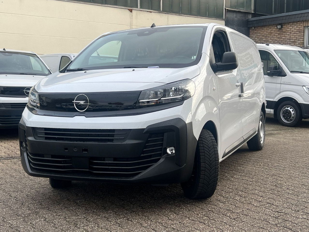 Opel Vivaro Cargo L2 H1 120 PS Allwetter AHK Rückfahr - Суцільнометалевий фургон: фото 3 Opel Vivaro Cargo L2 H1 120 PS Allwetter AHK Rückfahr - Суцільнометалевий фургон: фото 3