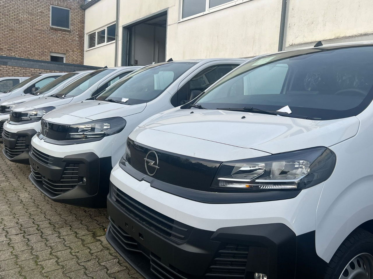 Opel Vivaro L2 H1 Allwetter AHK Rückfahrkam - Суцільнометалевий фургон: фото 4 Opel Vivaro L2 H1 Allwetter AHK Rückfahrkam - Суцільнометалевий фургон: фото 4
